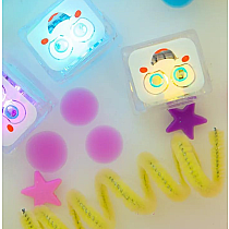 LIGHT-UP CUBES PARTY PAL 4 PK