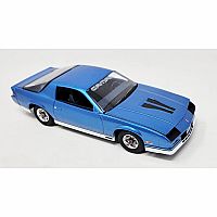 MODEL KIT 1982 CHEVY CAMARO