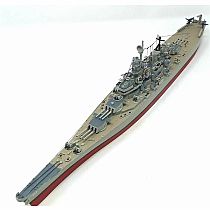 MODEL KIT USS IOWA BATTLESHIP