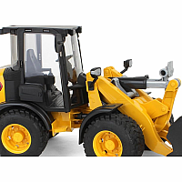 BRUDER CAT WHEEL LOADER