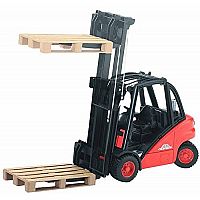 BRUDER FORKLIFT W PALLET