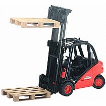 BRUDER FORKLIFT W PALLET