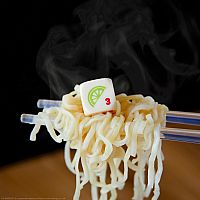 YAHTZEE CUP O NOODLES