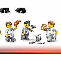 LEGO F1® Garage & Mercedes-AMG & Alpine Cars