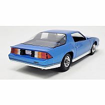 MODEL KIT 1982 CHEVY CAMARO