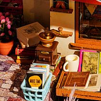 DIY CORNER BOOKSHOP