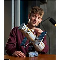 LEGO HUBBLE SPACE TELESCOPE
