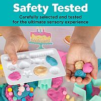 SENSORY BIN BAKE SHOP