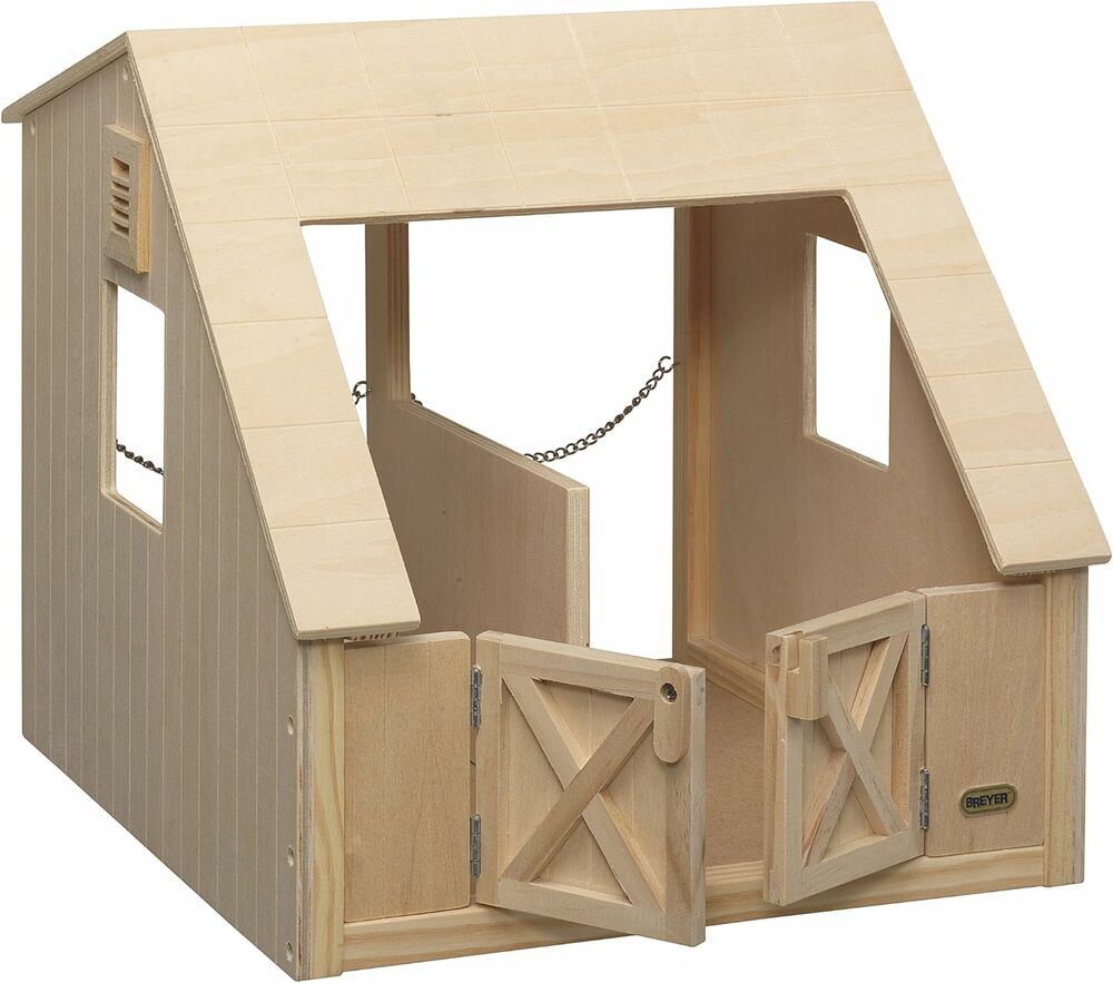 BREYER WOOD STABLE